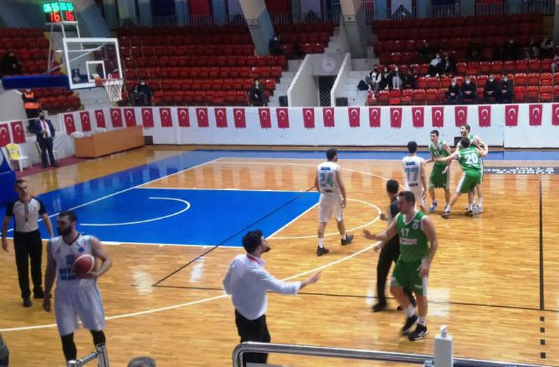 Türkiye Basketbol 2. Ligi’nde (TB2L) A Grubu’nda Seyhan Belediyespor 13. hafta sahasında deplasmanda 40 sayı farkla yendiği Ankara Gençlikspor Vakfı'na olaylı maçta 67-91 yenildi.