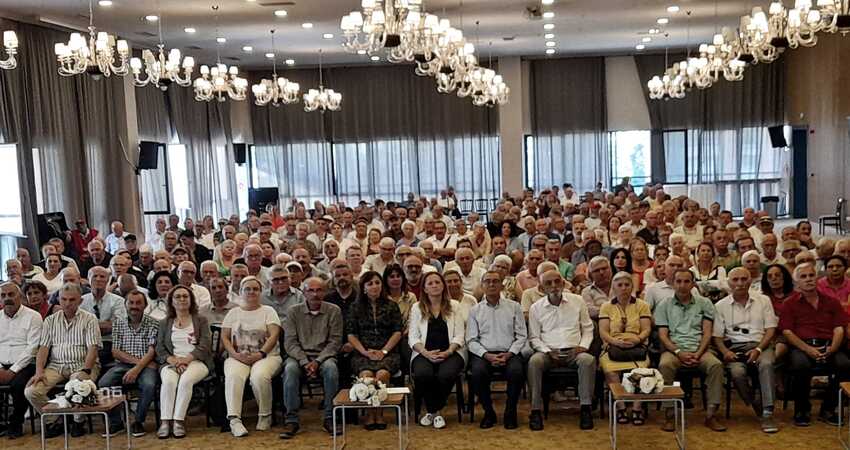 DİSK Emekli-Sen Genel Başkanı Cengiz Yavuz, Ankara’da düzenlenen Büyük Emekli Buluşması’nda, emekli maaşlarının asgari ücret düzeyine çıkarılması, intibak yasasının hayata geçirilmesi ve emeklilere sendikal hakların tanınması çağrısında bulundu.DİSK Emekli-Sen Genel Başkanı Cengiz Yavuz, Ankara’da düzenlenen Büyük Emekli Buluşması’nda, emekli maaşlarının asgari ücret düzeyine çıkarılması, intibak yasasının hayata geçirilmesi ve emeklilere sendikal hakların tanınması çağrısında bulundu.