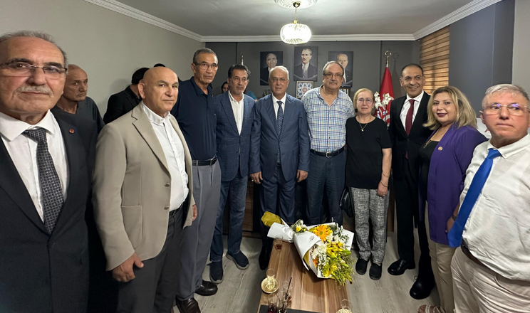 MHP Ceyhan’da bayrak değişimi
