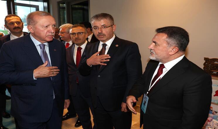 Cumhurbaşkanı Erdoğan’a, Adanalı çocukların mektuplarını ve çizimlerini içeren ‘Kardeşlik Sandığı’ takdim edildi