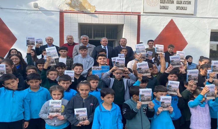 Kendi kahramanlarını örnek almalıdır.