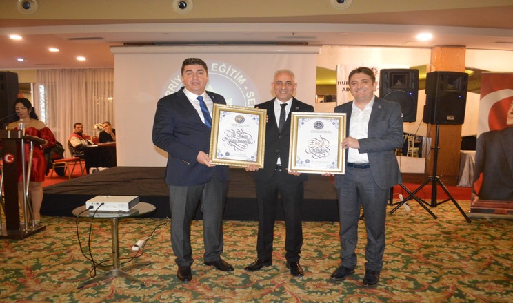 Öğretmenler Günü’nde Adana’da coşkulu buluşma: Hürriyetçi Eğitim-Sen, büyüyen sendikal gücünü ilan etti, eğitim çalışanlarına birlik çağrısı yaptı.