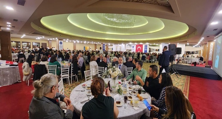 Hürriyetçi Eğitim-Sen Adana, Öğretmenler Günü Gala gecesiyle birlik ve dayanışma mesajı verdi