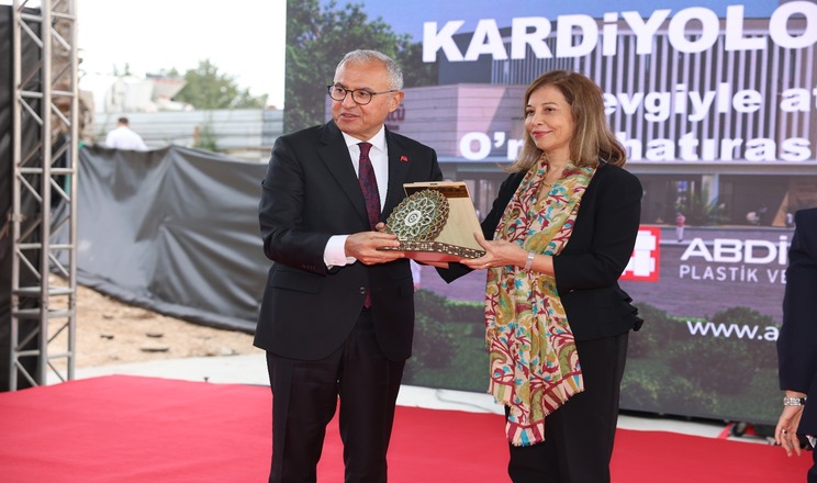 ÇÜ Rektör Yardımcısı Prof. Dr. Hacer Yapıcıoğlu Yıldızdaş