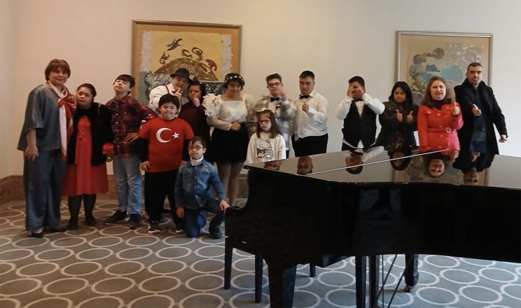 Özdemir "Kentimize katma değer kazandıran herkese minnettarız"