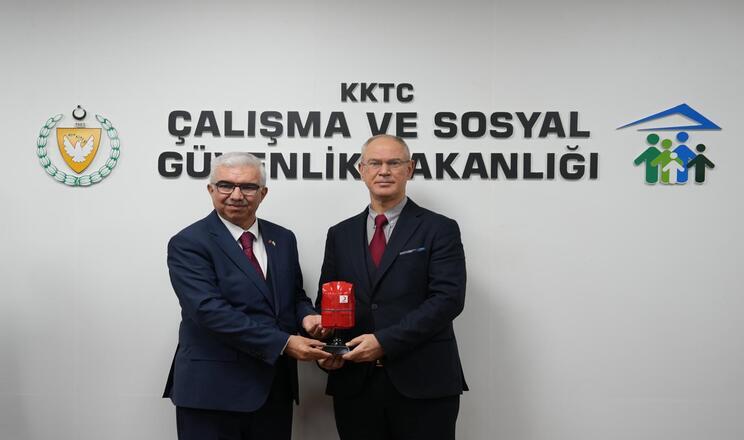 KKTC Çalışma ve Sosyal Güvenlik Bakanı Oğuzhan Hasipoğlu, Bayındırlık ve Ulaştırma Bakanı Prof. Dr. Erhan Arıklı