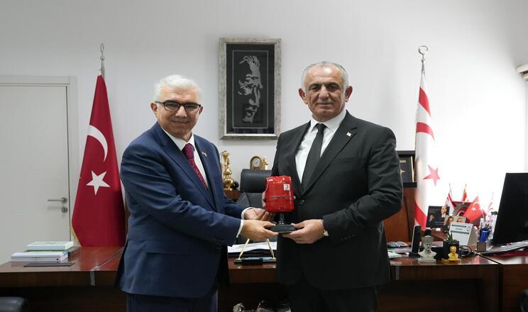 Milli Eğitim Bakanı Nazım Çavuşoğlu, Çalışma ve Sosyal Güvenlik Bakanı Oğuzhan Hasipoğlu,