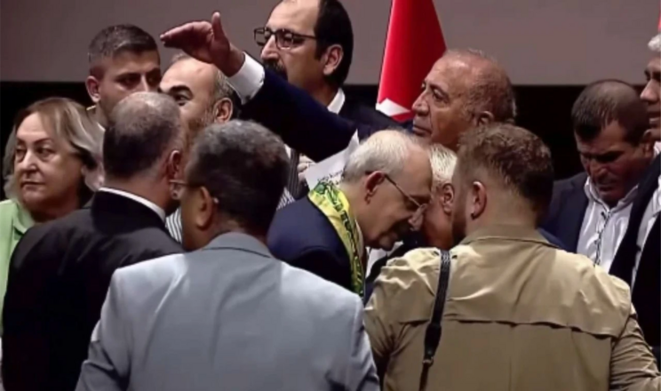 GÜRSEL TEKİNİN ÇILDIRMASI