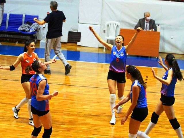 Büyükşehir Kadın Voleybol Takımı şampiyonluğa koşuyor