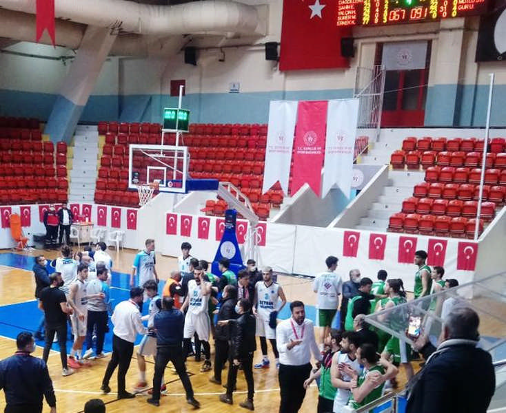Adana'da olaylı maçı Gençlikspor Vakfı kazandı:67-91