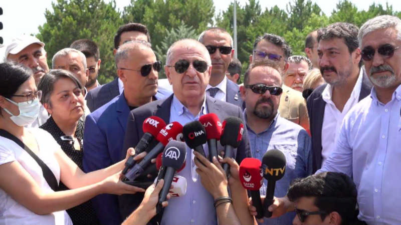 Zafer Partisi Genel Başkanı Prof. Dr. Ümit Özdağ, ÖSYM Başkanlığı önünde basın açıklaması yaptı