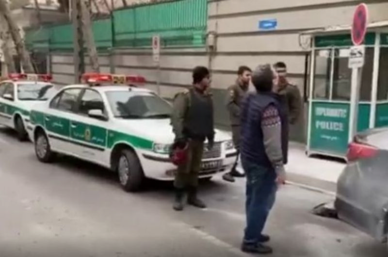 İran'daki Azerbaycan Büyükelçiliğine silahlı saldırı