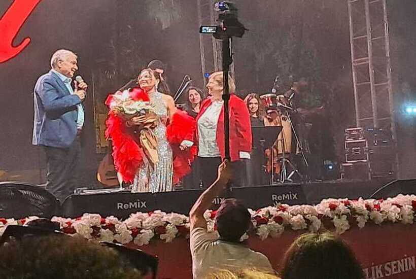 Adana’da 19 Mayıs Göksel Konseriyle Taçlandı: Başkan Karalar Gençlerle El Ele