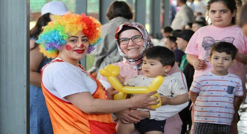 Sahadaki kıyasıya rekabet kadar, tribünlerdeki renkli görüntüler de turnuvaya damgasını vurdu.