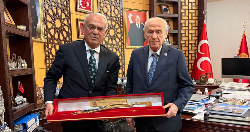 MHP Lideri Devlet Bahçeli’ye Adana’dan anlamlı hediye!
