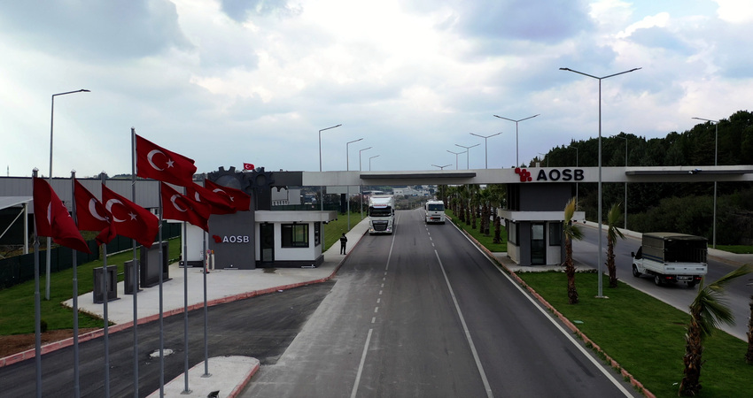 AOSB’nin gelişimini sürdürebilmesi amacıyla 6 milyon metrekarelik üçüncü ilave alan için altyapı çalışmalarının başladığını belirten Sütcü, yıl sonuna kadar tamamlanmasının planlandığını açıkladı.