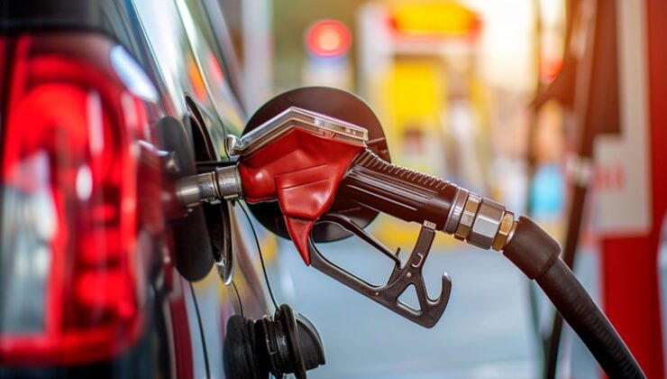 Motorine indirim geldi, akaryakıt tabelası değişti