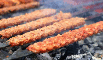 Adana Kebabında Hile Tehlikesi! Karbonat, Hamur ve Ekmek Uyarısı