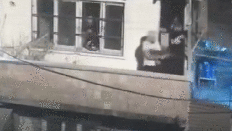 Adana’da Balkondan Balkona Silahlı Kavga Kamerada: 4 Kişi Gözaltında