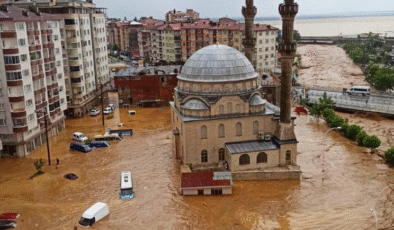 Rize’de Büyük Felaket: Sel ve Heyelan Yolları, Köprüleri ve Evleri Yıktı