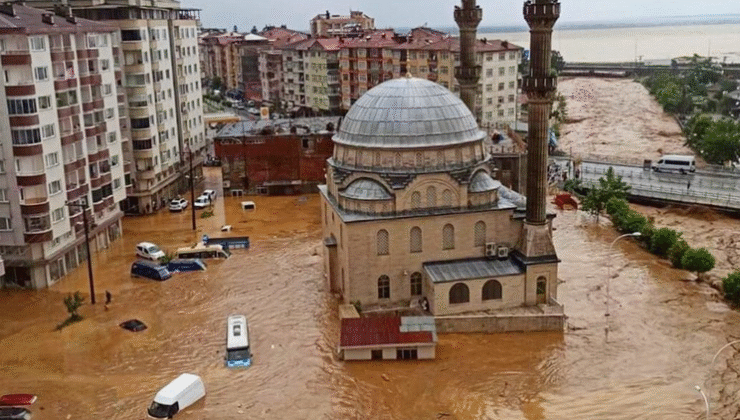Rize’de Büyük Felaket: Sel ve Heyelan Yolları, Köprüleri ve Evleri Yıktı