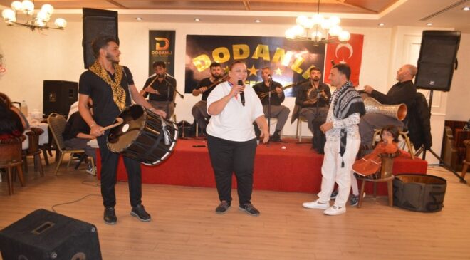 Türkülerle Cumhuriyet Sevinci: Şanlıurfa’da Dodanlı Sıra Gecesi Coşkusu!