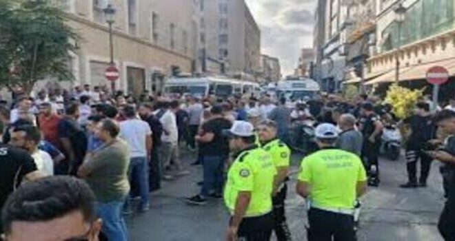 Adana’da Dolmuşçular Yol Kapattı: Abidinpaşa Caddesi Kavga ve Kaosa Teslim