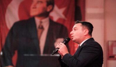 CHP Sarıçam’da Skandal: Denetim Komisyonu Seçimi Sonrası Polis Baskını, Kapılar Kilitlendi!