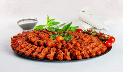 Çiğ köfte, Anadolu mutfağına uzanan köklü bir lezzet olarak biliniyor.