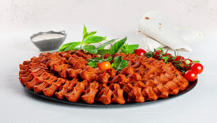 Çiğ köfte, Anadolu mutfağına uzanan köklü bir lezzet olarak biliniyor.