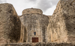 Kıbrıs, Sicilya ve Sardinya adalarından sonra, Akdeniz’de yer alan üçüncü büyük adadır.