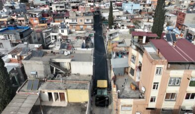 Seyhan’da asfalt seferberliği hız kesmeden devam ediyor