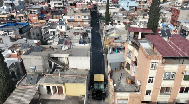 Seyhan’da asfalt seferberliği hız kesmeden devam ediyor