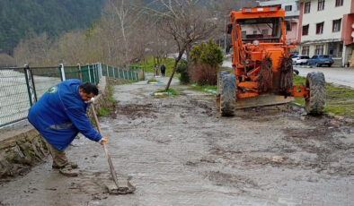 Feke’de Bahar Temizliği Başladı: Kendi Üretilen Banklarla Estetik ve Tasarruf