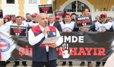 Eğitimciler Adana’da tek ses: “Ölmeye değil, öğretmeye geldik!”