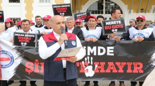Eğitimciler Adana’da tek ses: “Ölmeye değil, öğretmeye geldik!”