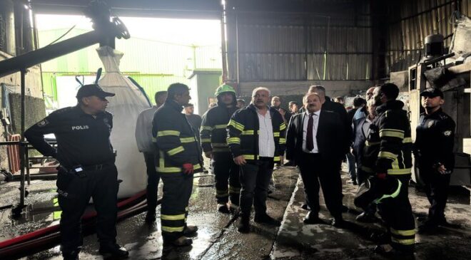 SON DAKİKA | Adana’da Geri Dönüşüm Tesisi Alevlere Teslim: TOMA’lar Devrede!