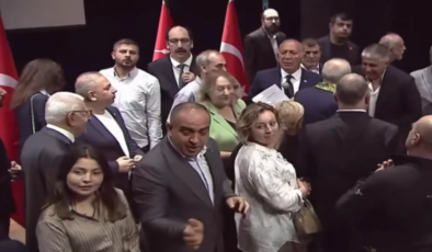 CHP üye katılım töreninde kriz! Gürsel Tekin sahnedekilere böyle fırça attı