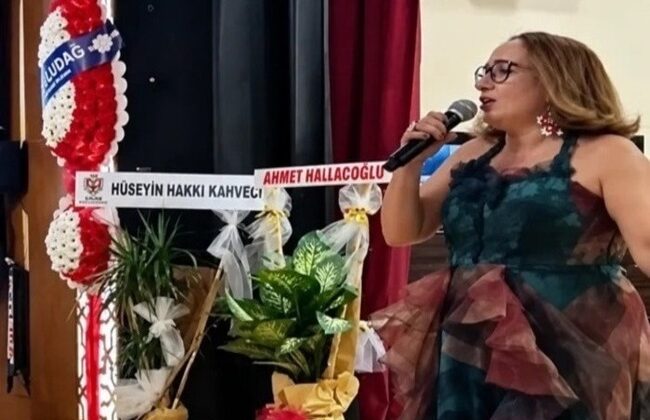 Adana’da Suzan Şeyma Karateke Rüzgârı: Sahne Enerjisiyle Büyüledi!