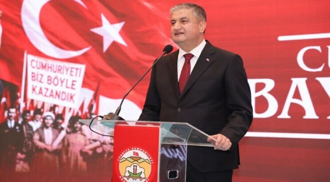 Adana Valisi Yavuz Resepsiyonda Konuştu:Hürriyet Ateşi Yüreğimizde Yanmaya Devam Ediyor !