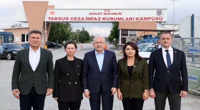 Kılıçdaroğlu Tarsus Cezaevi’nde Vahap Seçer ve Özyiğit’i Ziyaret Etti