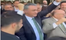 Kadir Aydar’dan  Sert Çıkış: Neden Alkışlıyorsunuz?