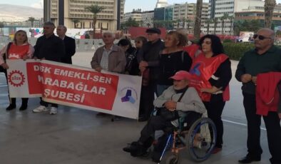 İZMİR’DE EMEKLİLERDEN SERT TEPKİ: “HALKIN SESİNE KAYYUM ATANAMAZ!”