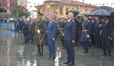 İZMİR ESNAFINDAN CUMHURİYET’E 103. YIL SAYGISI