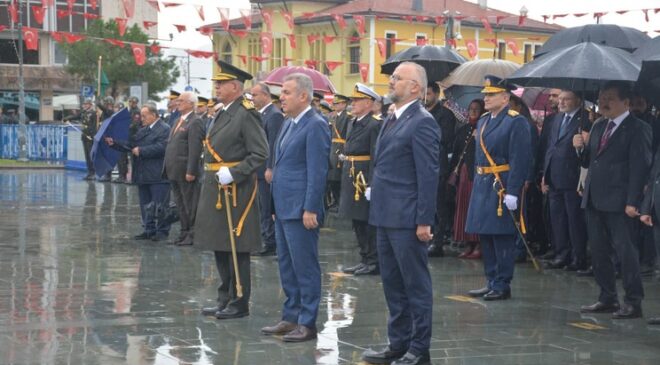 İZMİR ESNAFINDAN CUMHURİYET’E 103. YIL SAYGISI
