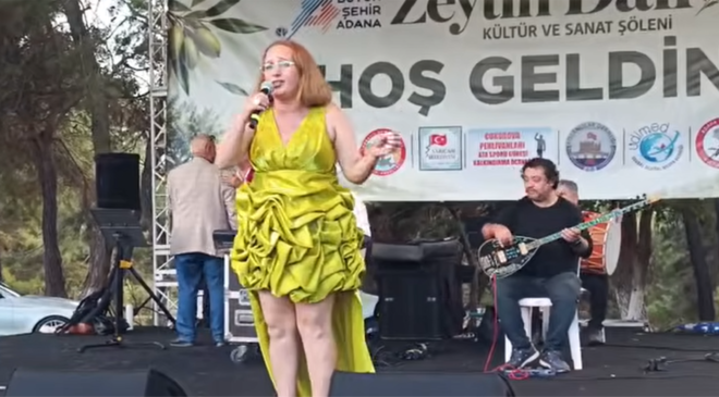 Şeyma Karateke, Adana Sarıçam’da düzenlenen 3. Geleneksel Zeytindalı Kültür ve Sanat Şöleni’nde dinleyicilere unutulmaz anlar yaşattı.